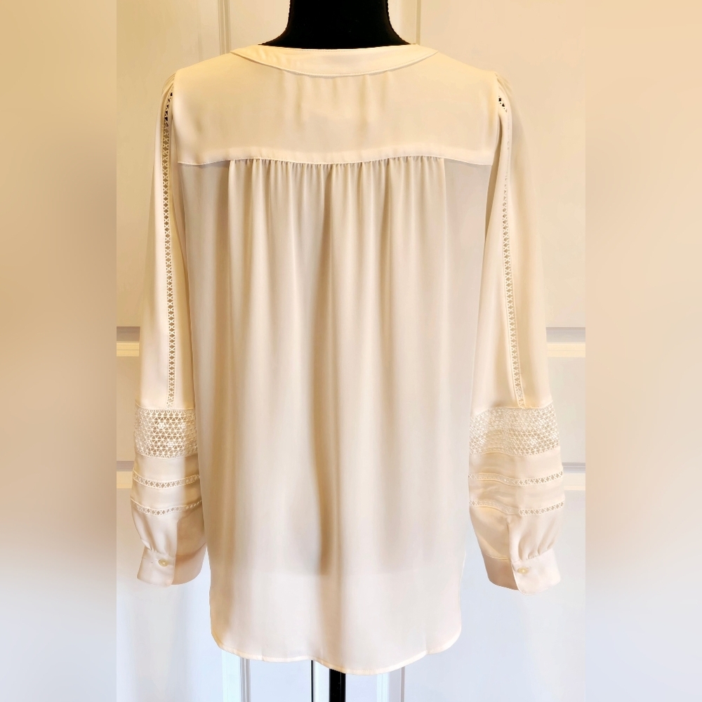 THE LIMITED Flowy Cream Button Down Blouse Embroidered Design sz small - Picture 6 of 6